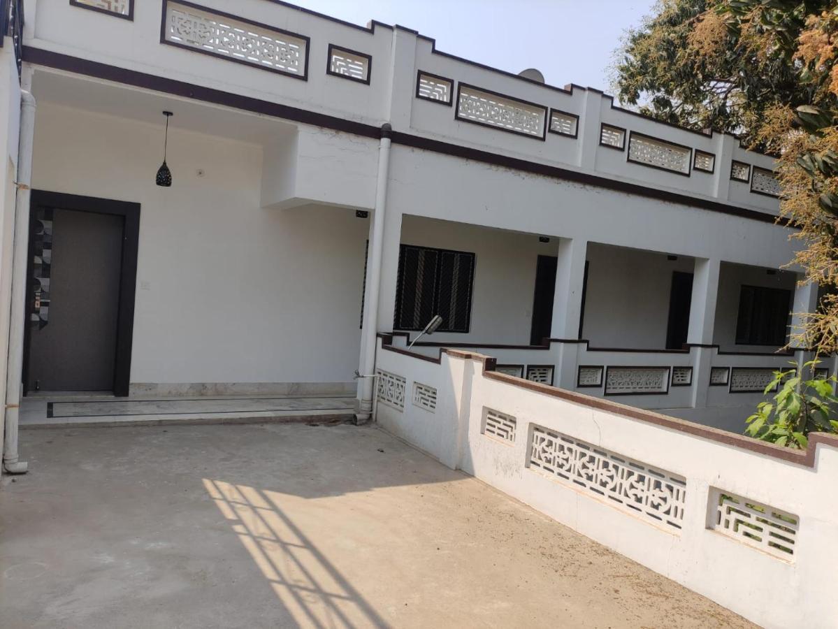 Vatika Homestay Варанаси Екстериор снимка